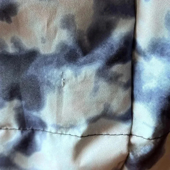 Missguided Women’s Blue Tie Dye Short Puffer Coat Size 2 - Picture 15 of 15